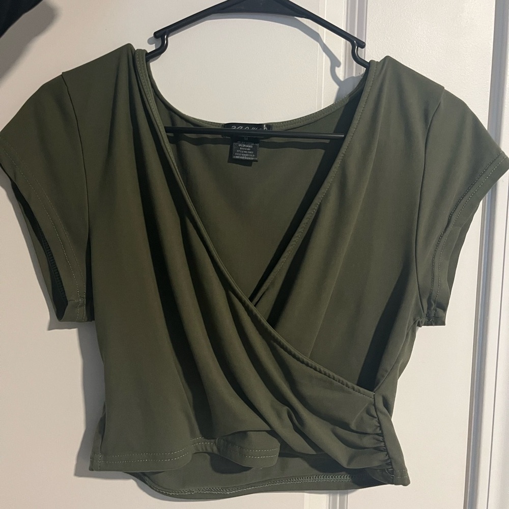 Medium Cross front crop top